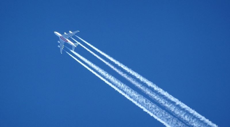 Uçaklar Gökyüzünde Süzülürken Neden Arkasında Beyaz Bir İz&nbsp;Bırakır?